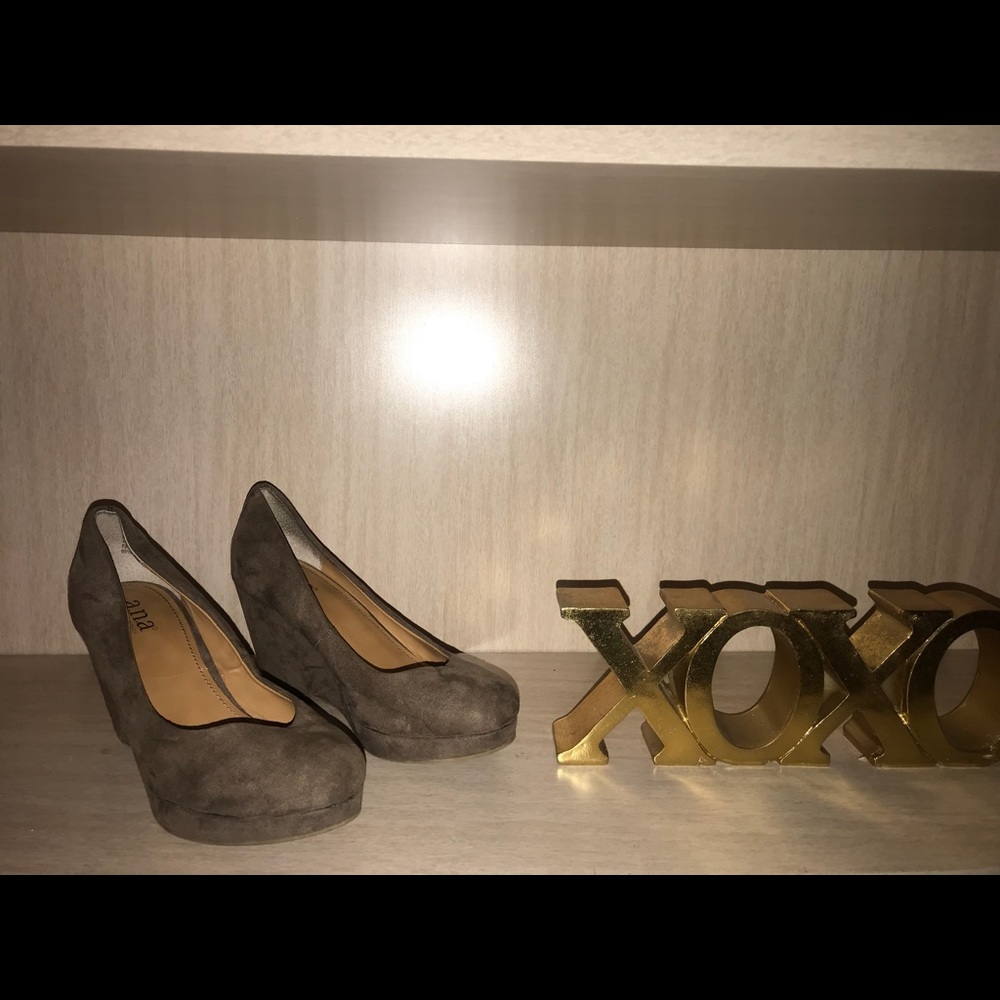 Ana wedges